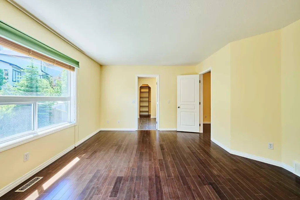 62 Crestmont Drive SW Calgary AB T3B 5X7