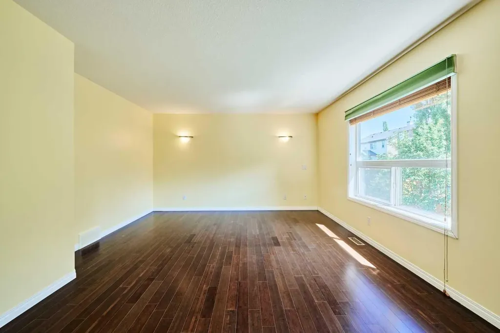 62 Crestmont Drive SW Calgary AB T3B 5X7