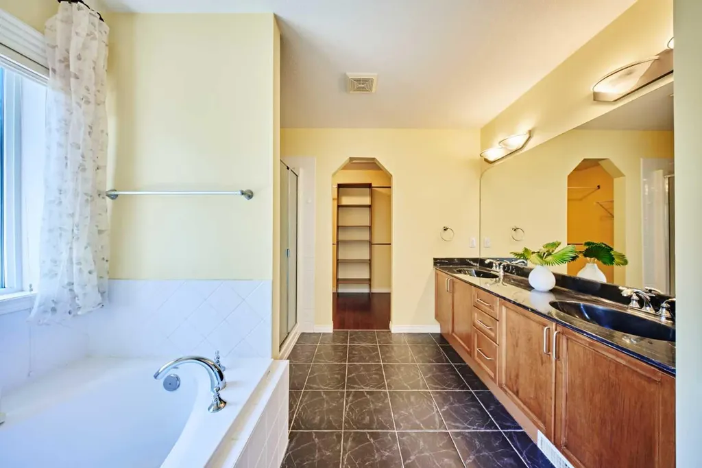 62 Crestmont Drive SW Calgary AB T3B 5X7