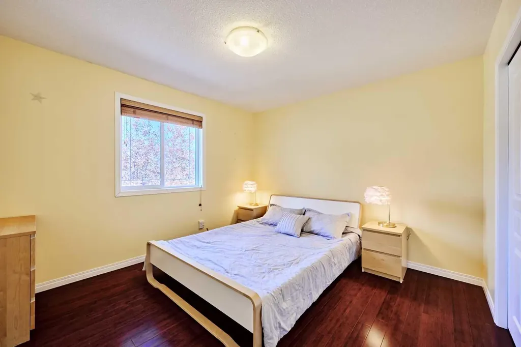 62 Crestmont Drive SW Calgary AB T3B 5X7