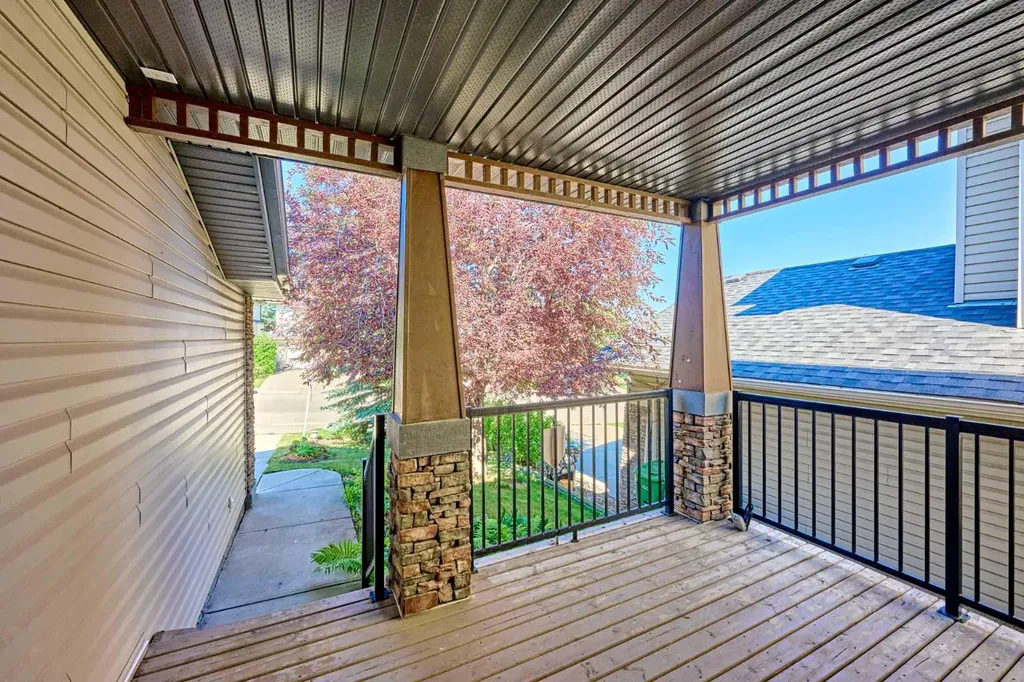 62 Crestmont Drive SW Calgary AB T3B 5X7
