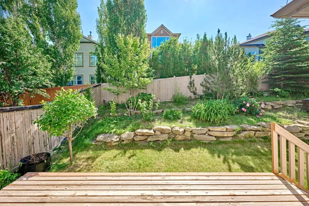 62 Crestmont Drive SW Calgary AB T3B 5X7