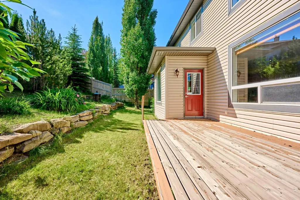 62 Crestmont Drive SW Calgary AB T3B 5X7