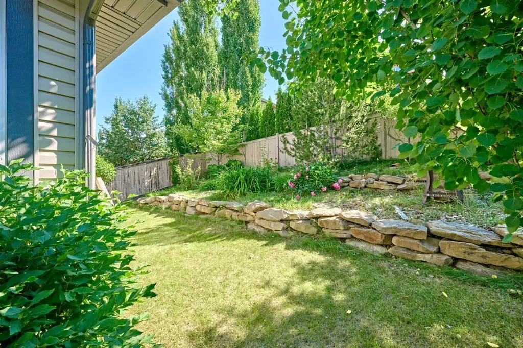 62 Crestmont Drive SW Calgary AB T3B 5X7