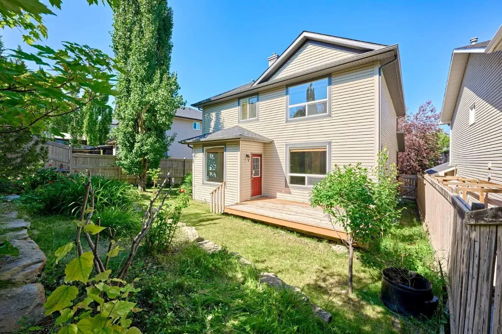 62 Crestmont Drive SW Calgary AB T3B 5X7