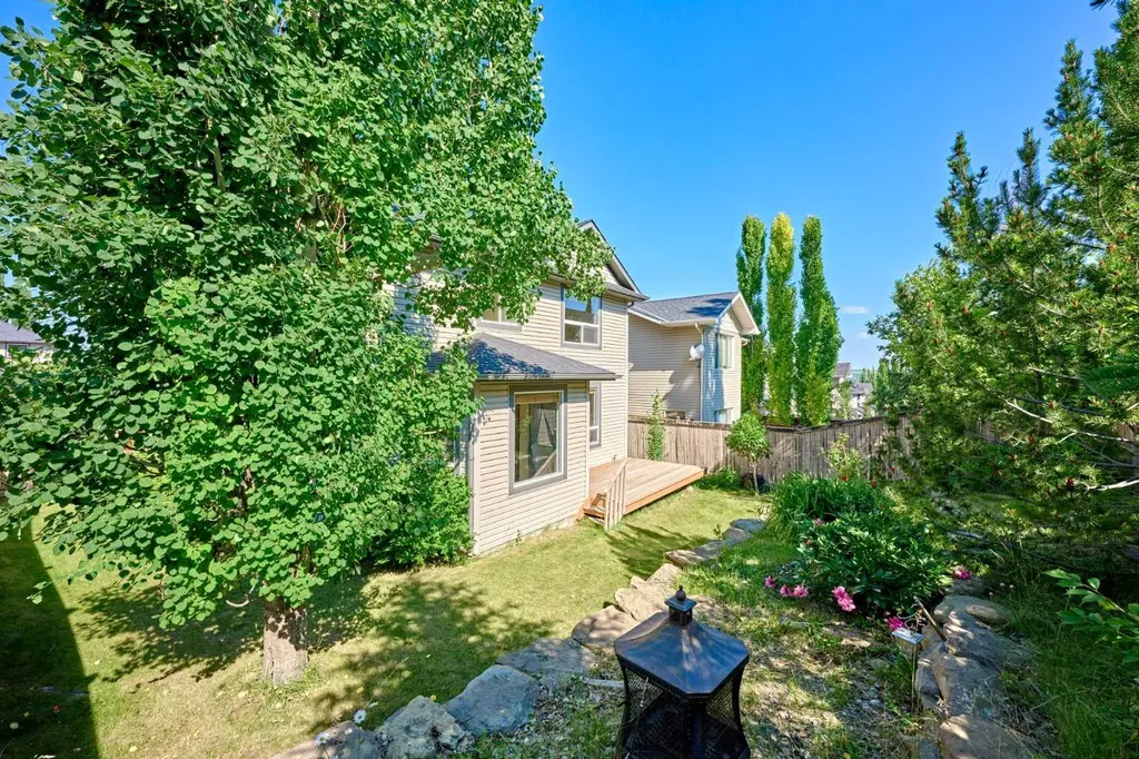 62 Crestmont Drive SW Calgary AB T3B 5X7