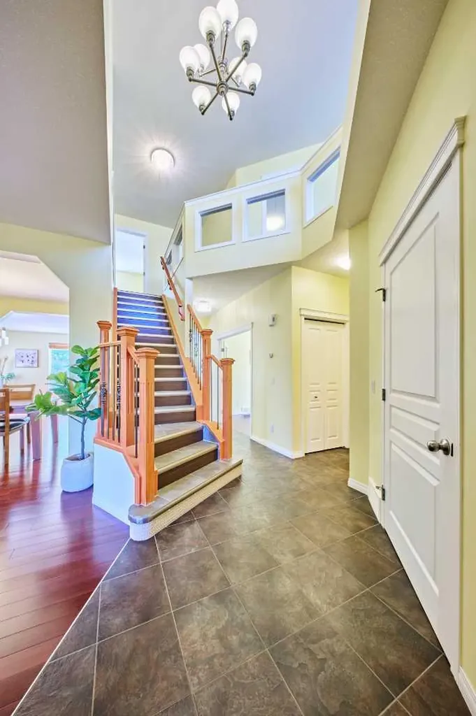 62 Crestmont Drive SW Calgary AB T3B 5X7