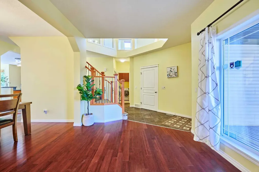 62 Crestmont Drive SW Calgary AB T3B 5X7