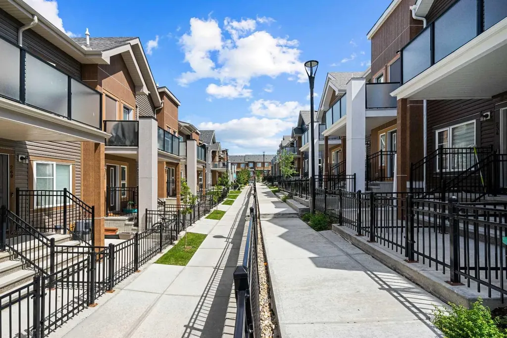 238 Livingston Common NE Calgary AB T3P1K1