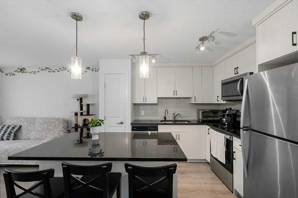 238 Livingston Common NE Calgary AB T3P1K1