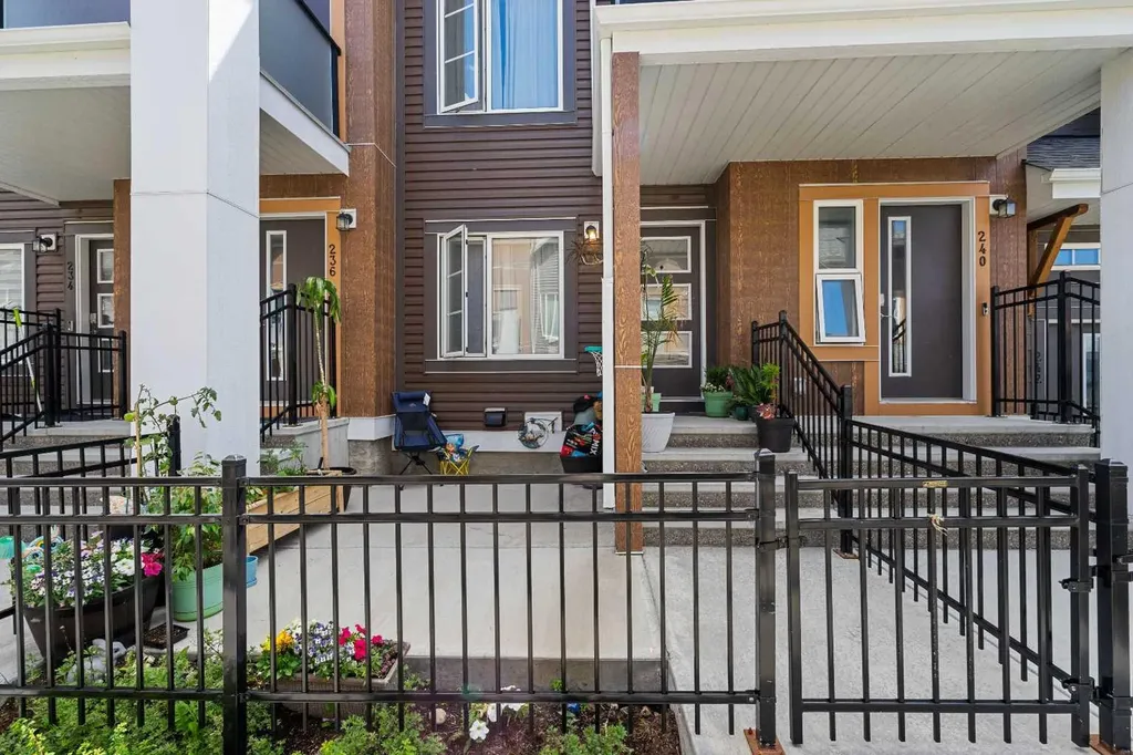 238 Livingston Common NE Calgary AB T3P1K1