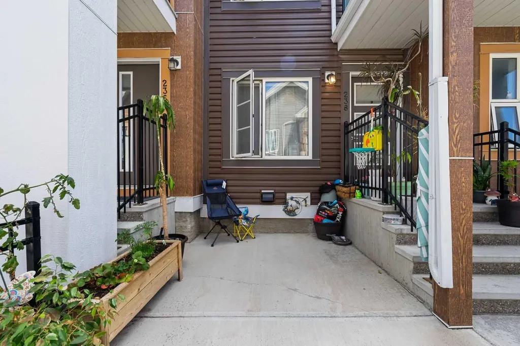 238 Livingston Common NE Calgary AB T3P1K1