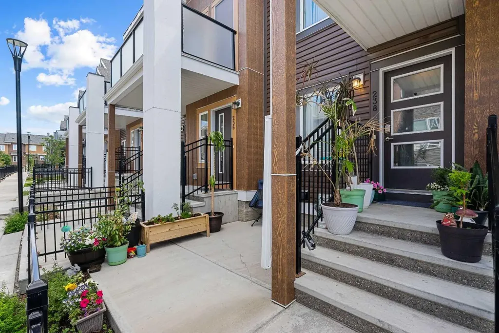 238 Livingston Common NE Calgary AB T3P1K1
