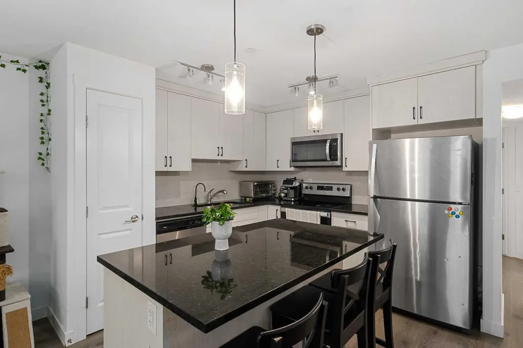 238 Livingston Common NE Calgary AB T3P1K1