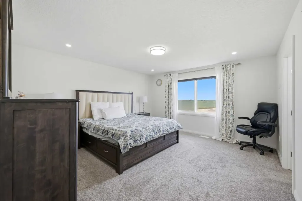 838 Edgefield Street Strathmore AB T0J 1Y0