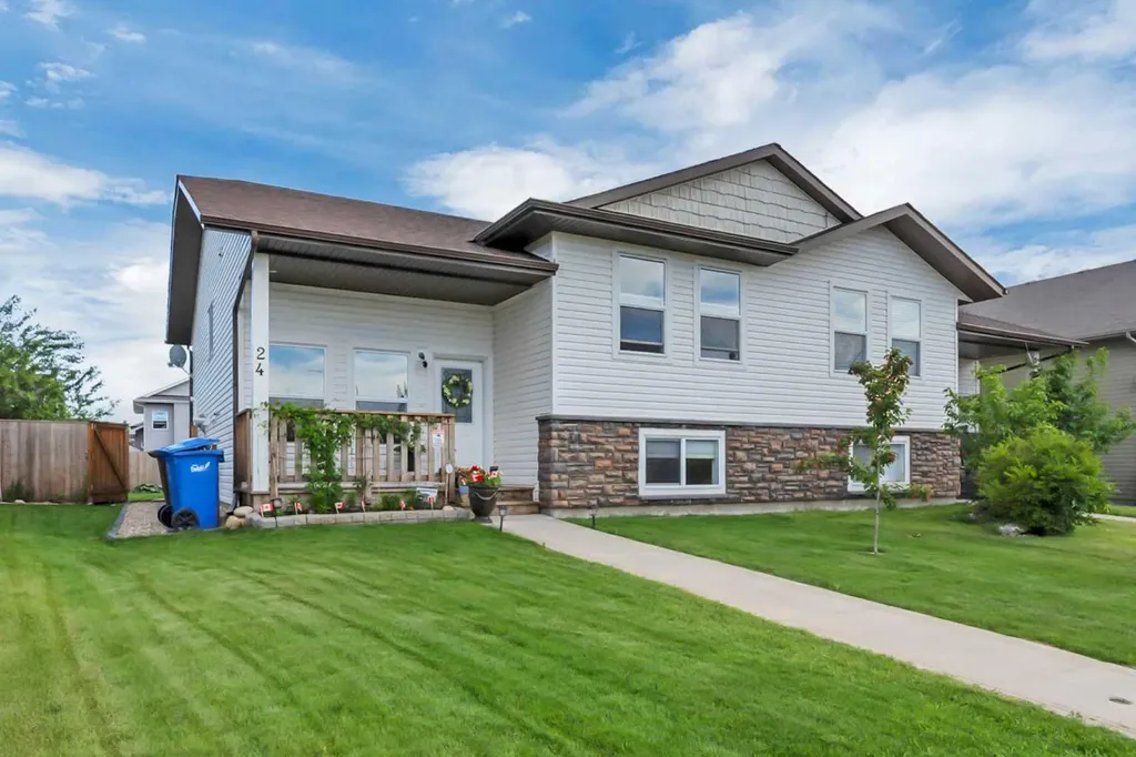 24 Heron Court Penhold AB T4G 0G5