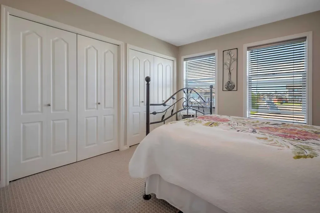 24 Heron Court Penhold AB T4G 0G5