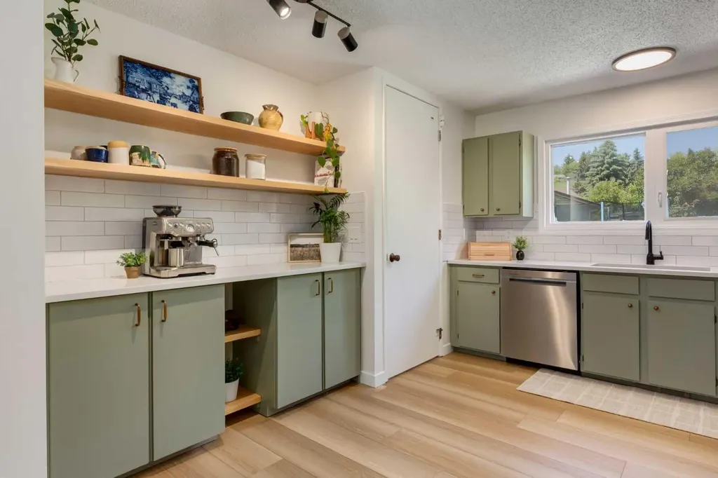 23 Deer Lane Place SE Calgary AB T2J 6B7