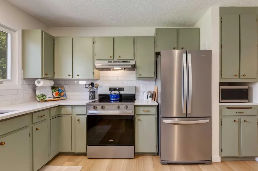 23 Deer Lane Place SE Calgary AB T2J 6B7