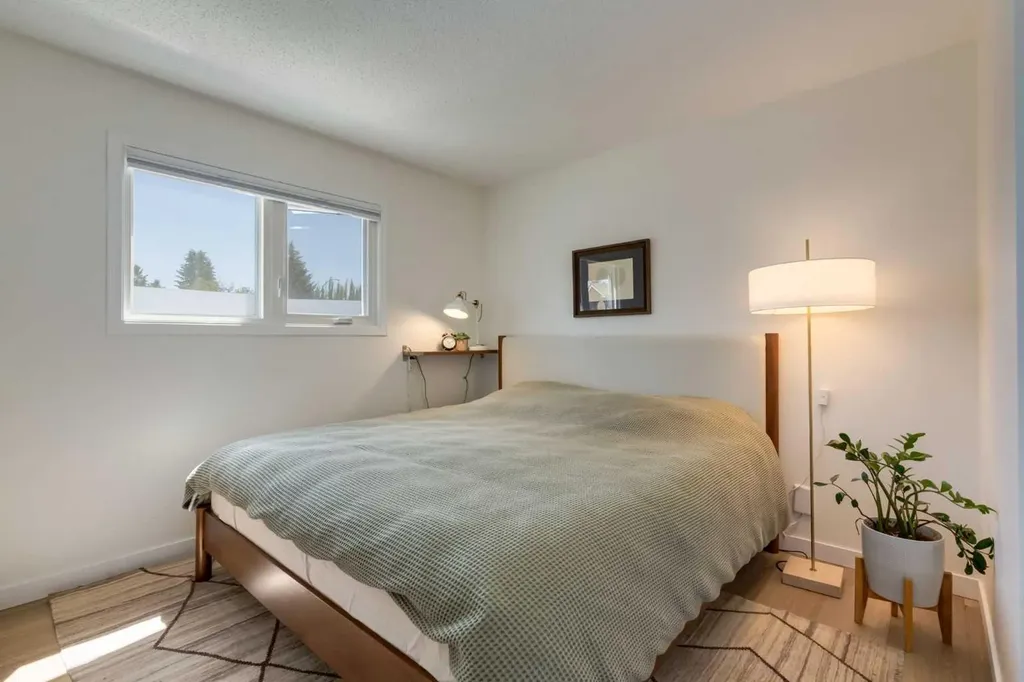 23 Deer Lane Place SE Calgary AB T2J 6B7