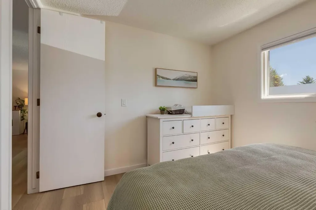 23 Deer Lane Place SE Calgary AB T2J 6B7