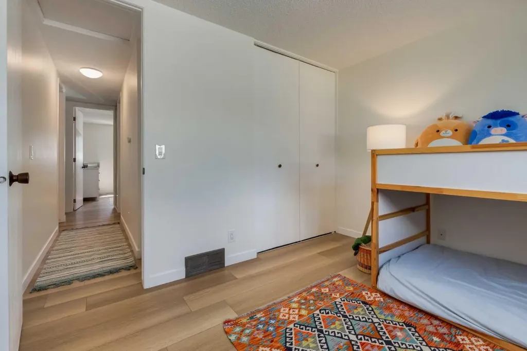 23 Deer Lane Place SE Calgary AB T2J 6B7