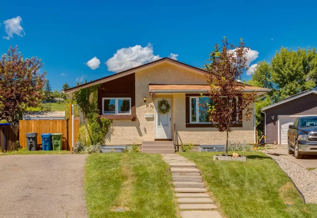 23 Deer Lane Place SE Calgary AB T2J 6B7
