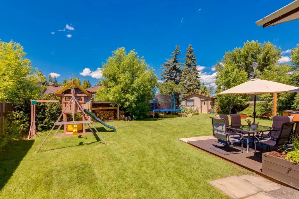 23 Deer Lane Place SE Calgary AB T2J 6B7