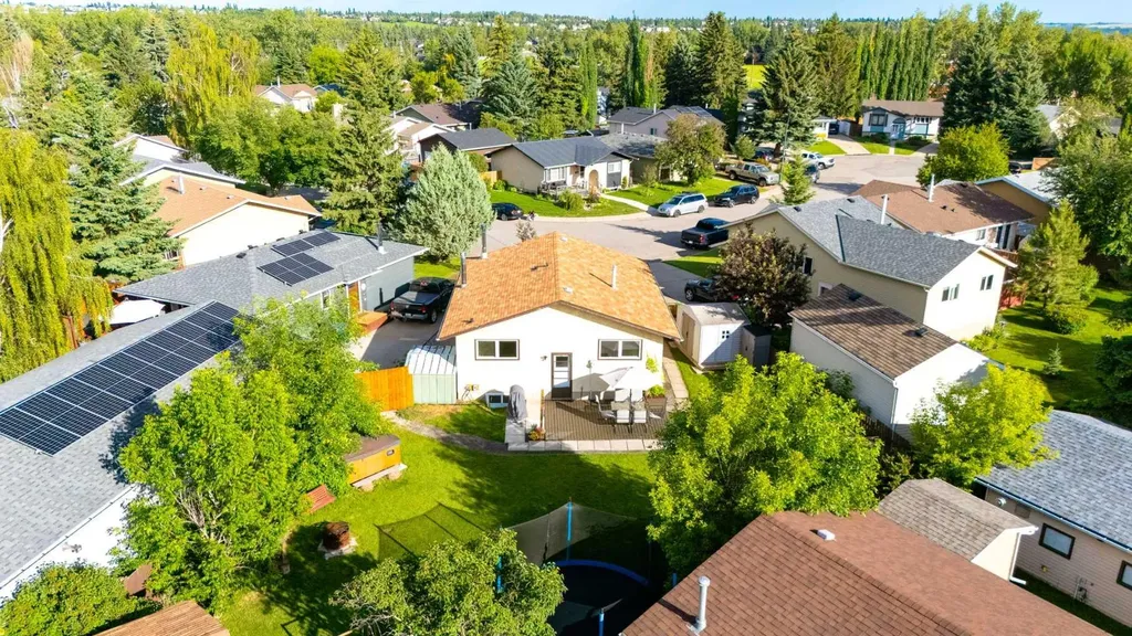 23 Deer Lane Place SE Calgary AB T2J 6B7