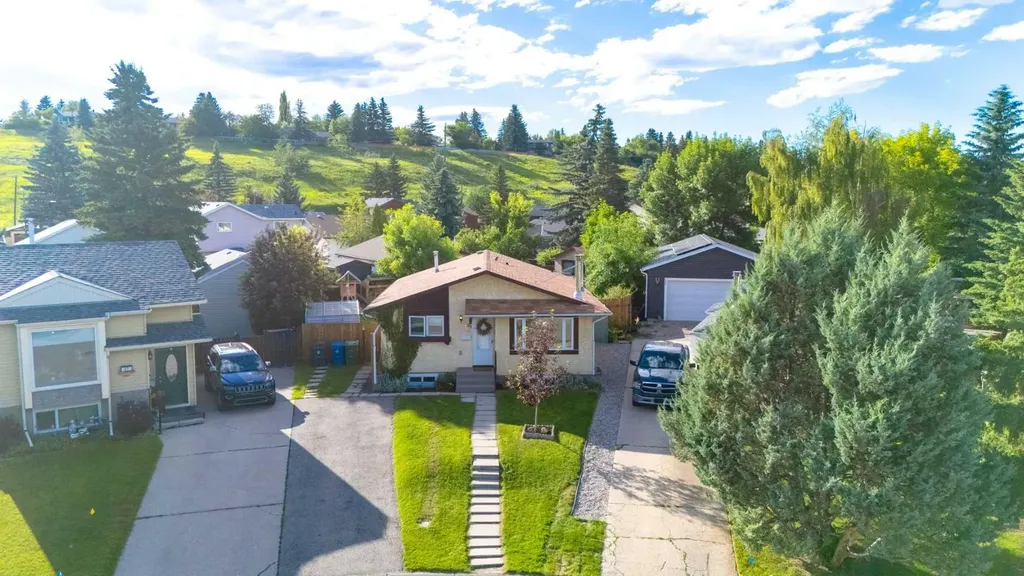 23 Deer Lane Place SE Calgary AB T2J 6B7