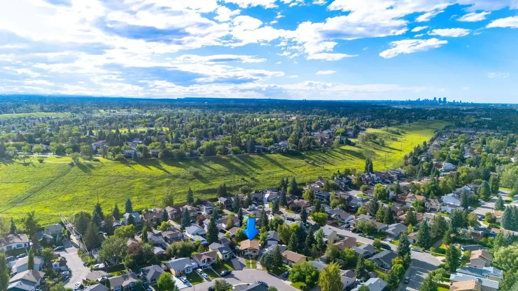 23 Deer Lane Place SE Calgary AB T2J 6B7
