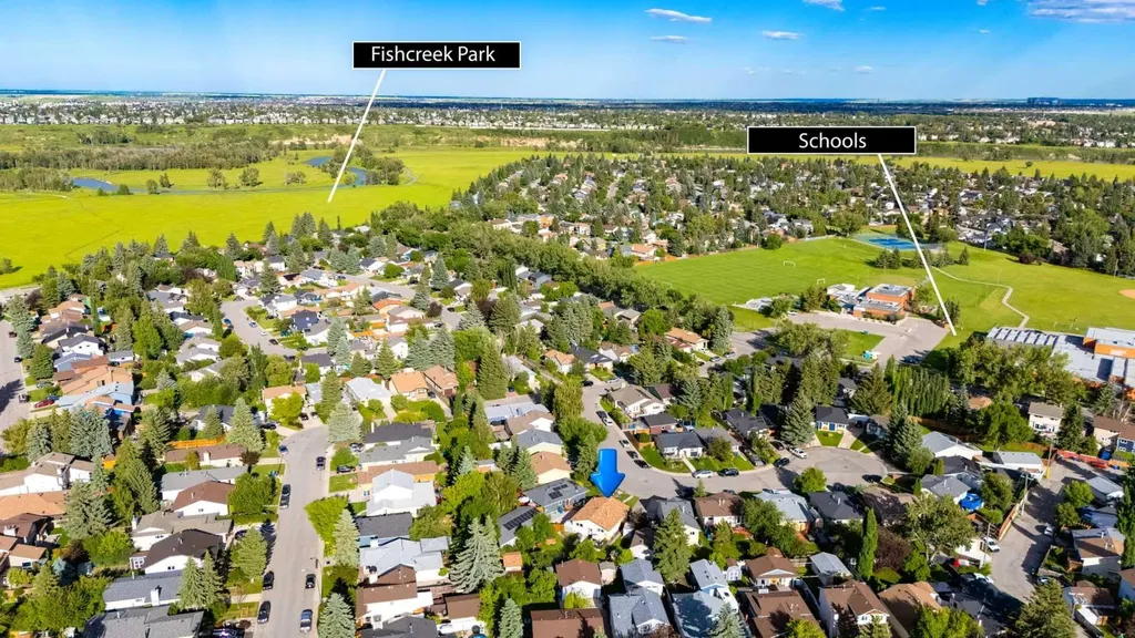 23 Deer Lane Place SE Calgary AB T2J 6B7