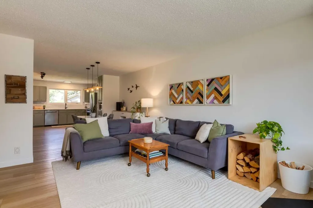 23 Deer Lane Place SE Calgary AB T2J 6B7
