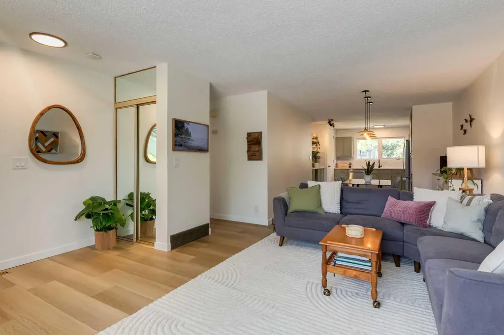 23 Deer Lane Place SE Calgary AB T2J 6B7