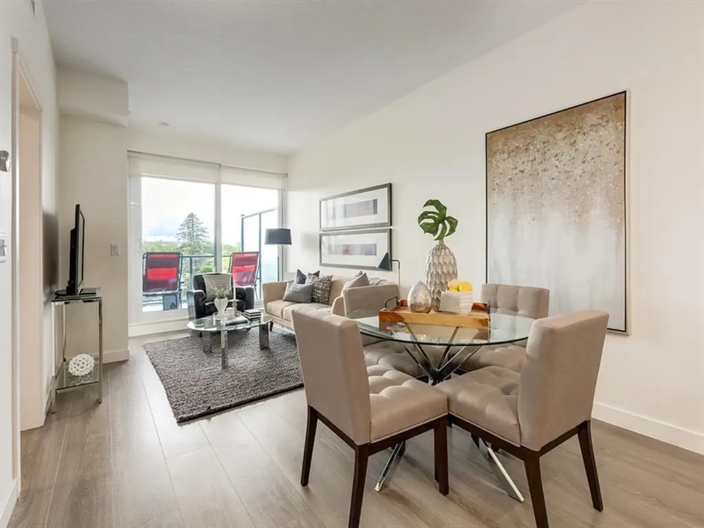 301 10 Street NW Calgary AB T2N 1V5