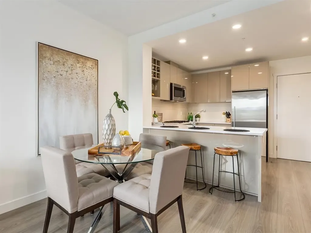 301 10 Street NW Calgary AB T2N 1V5