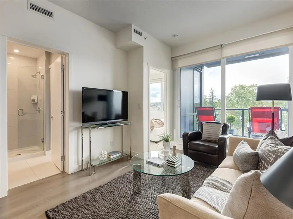 301 10 Street NW Calgary AB T2N 1V5