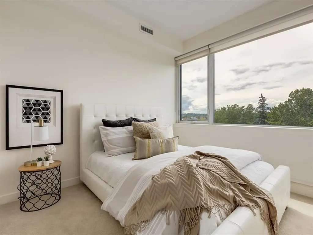 301 10 Street NW Calgary AB T2N 1V5