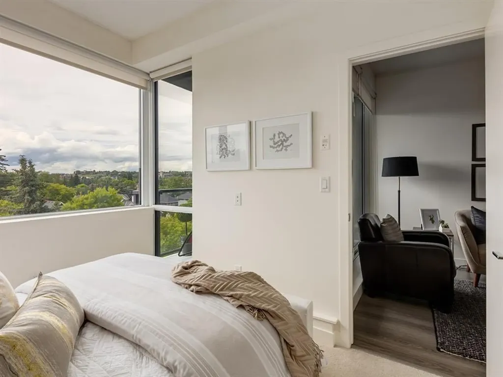 301 10 Street NW Calgary AB T2N 1V5