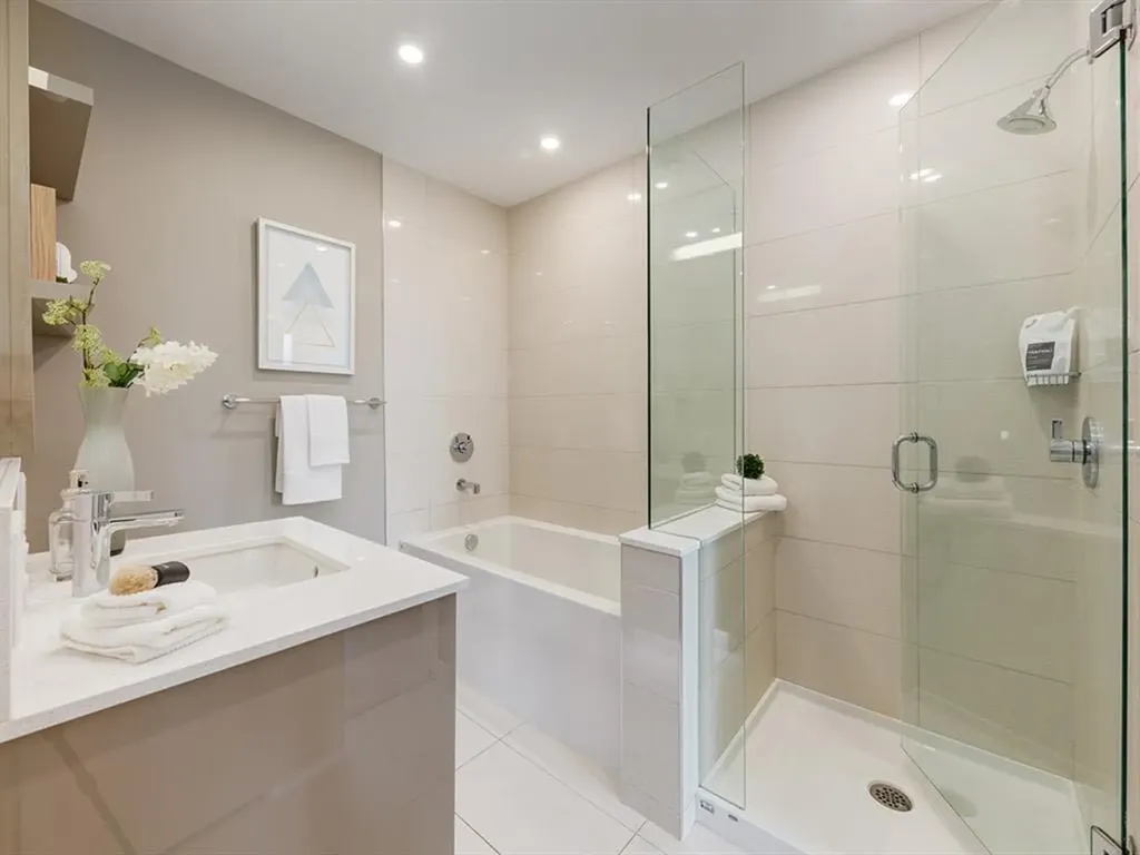 301 10 Street NW Calgary AB T2N 1V5