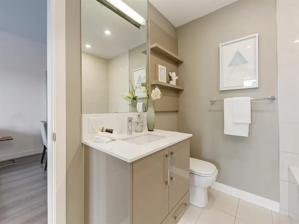 301 10 Street NW Calgary AB T2N 1V5