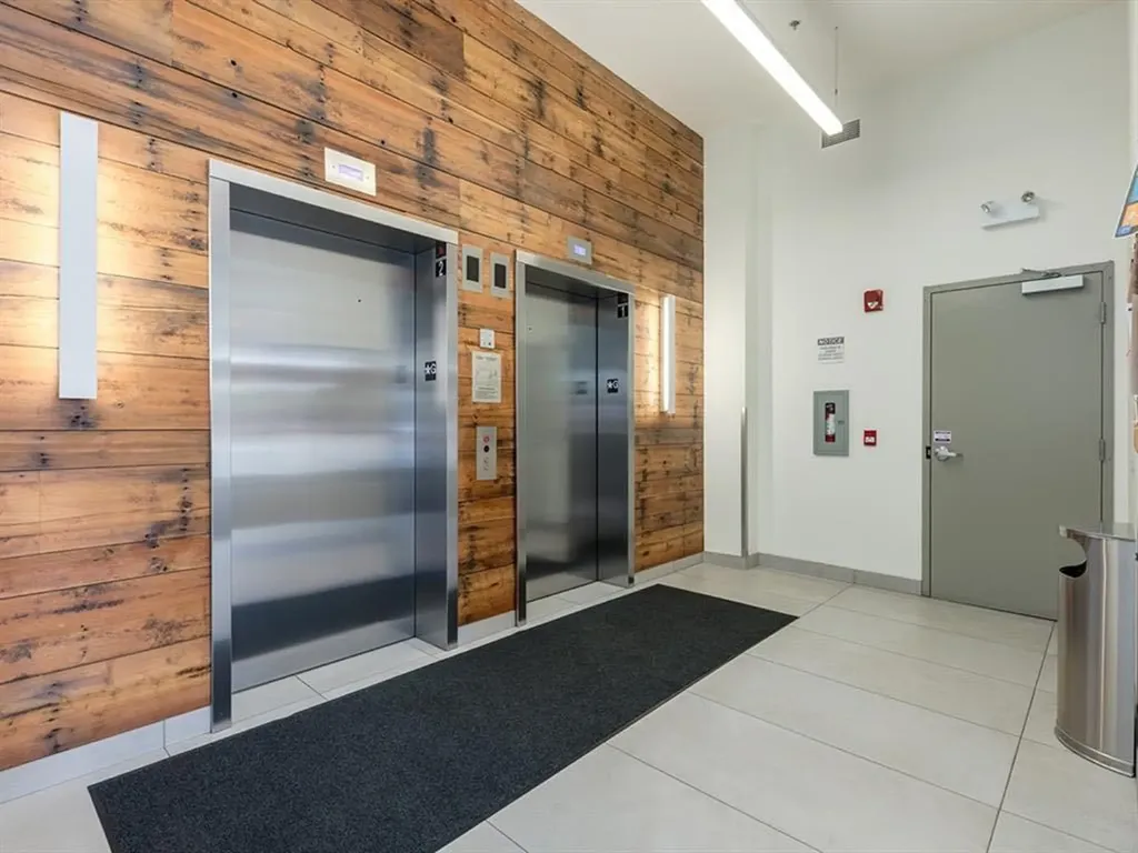 301 10 Street NW Calgary AB T2N 1V5