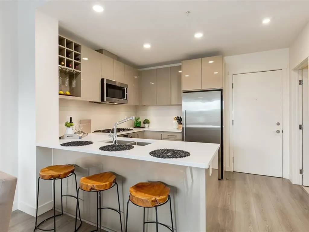 301 10 Street NW Calgary AB T2N 1V5