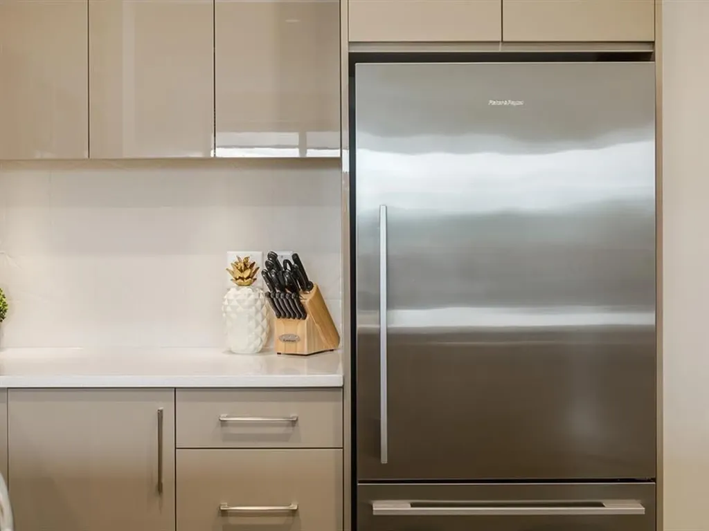 301 10 Street NW Calgary AB T2N 1V5