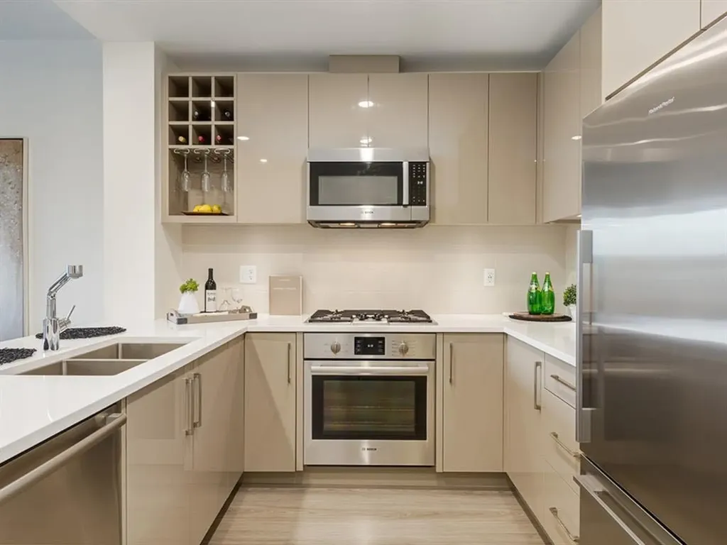 301 10 Street NW Calgary AB T2N 1V5