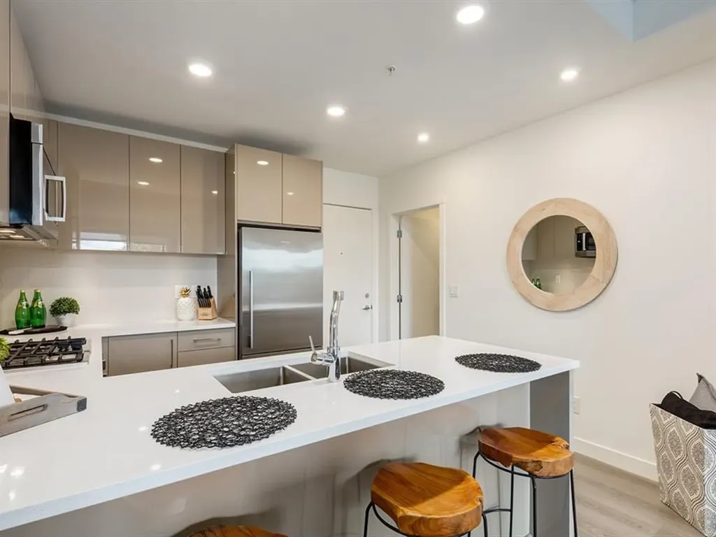 301 10 Street NW Calgary AB T2N 1V5