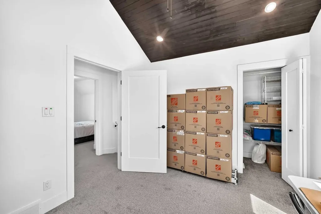 309 7 Avenue S Lethbridge AB T1J 1H6