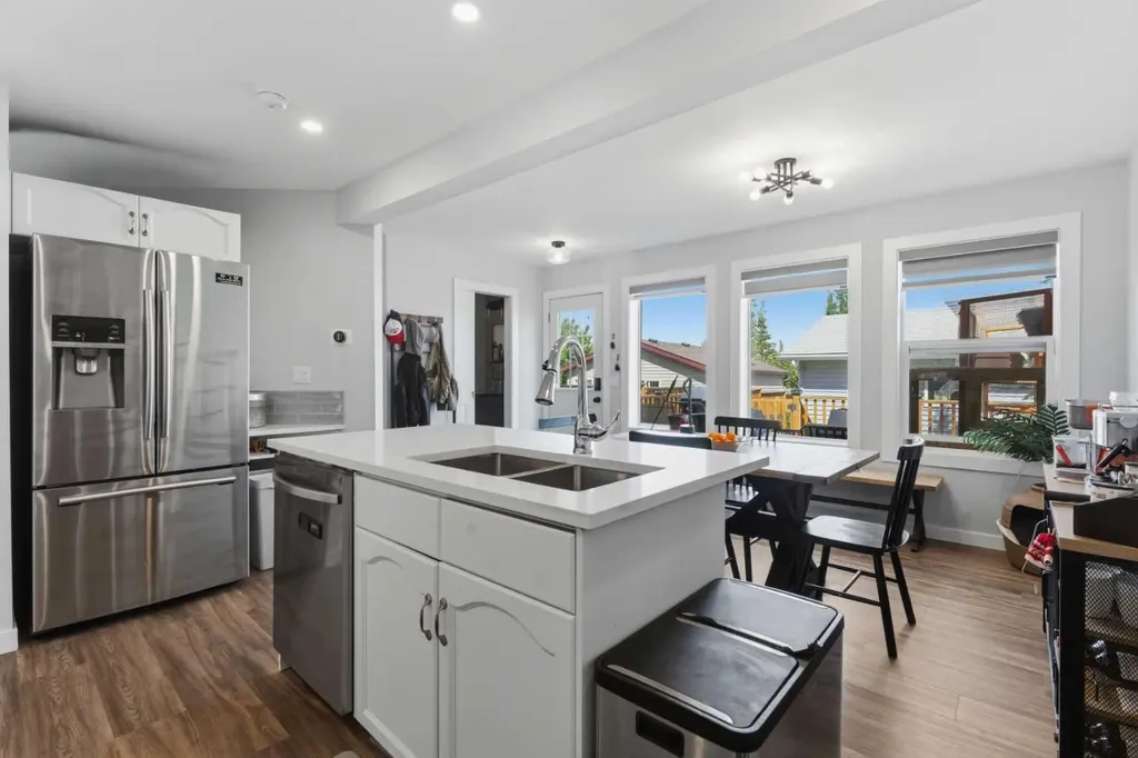 89 Everstone Way SW Calgary AB T2Y 4j6