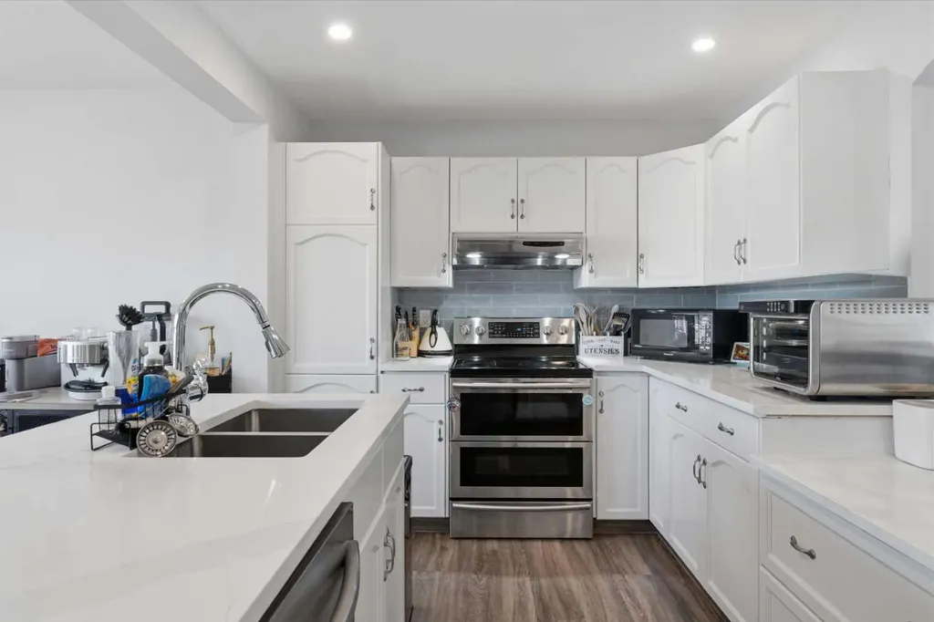 89 Everstone Way SW Calgary AB T2Y 4j6