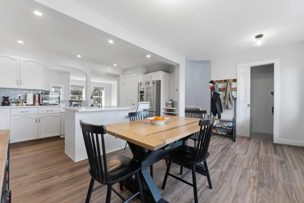 89 Everstone Way SW Calgary AB T2Y 4j6